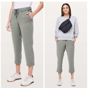 Lululemon Women's On The Fly Cropped 23” Pants size 6 grey sage
